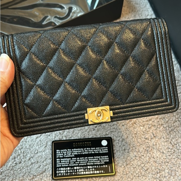 Chanel wallet boy style nice !! Light weight!! Look new - Picture 5 of 6